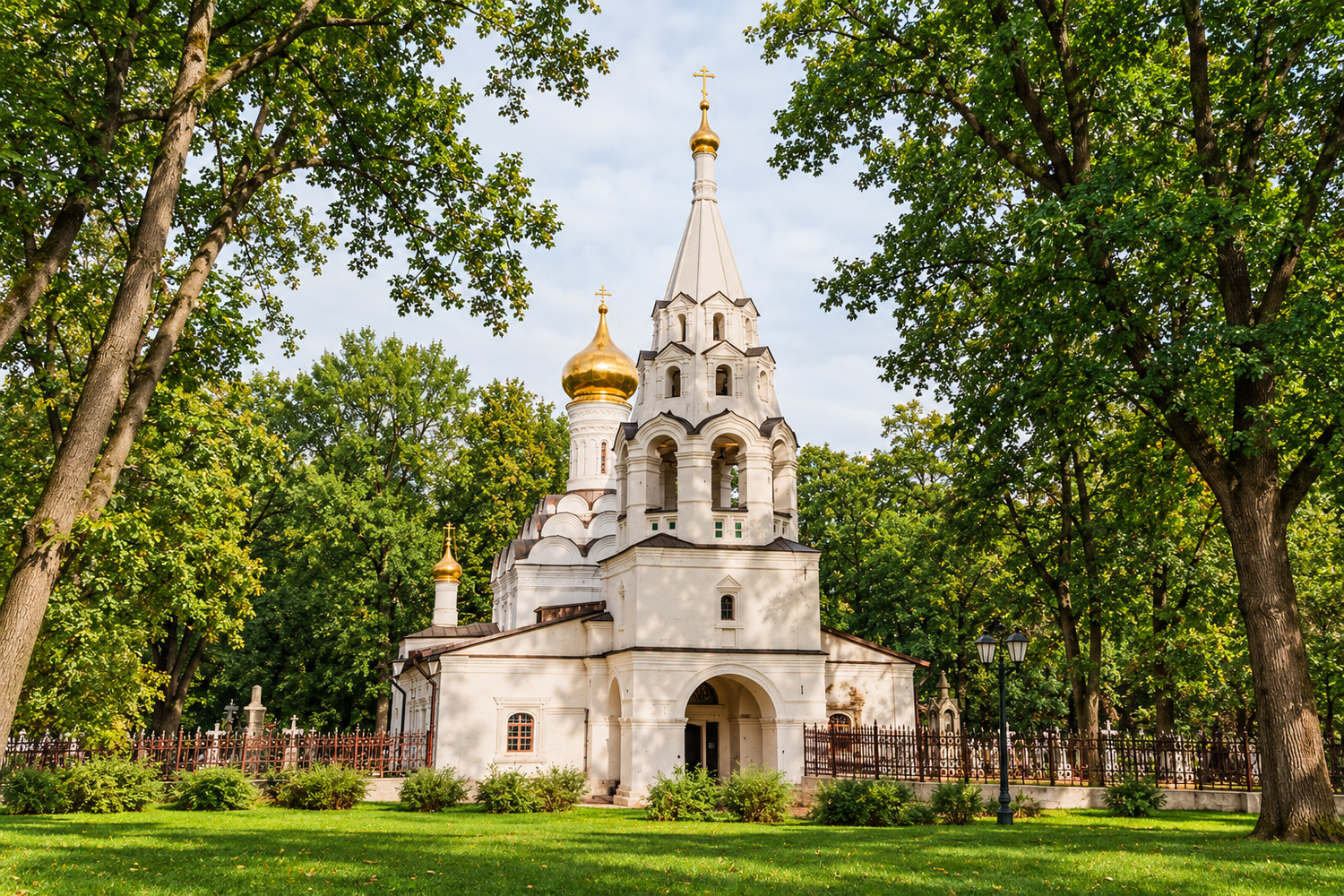Малый собор и шатровая колокольня