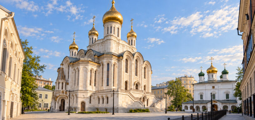 Старый и новый соборы Сретенского монастыря