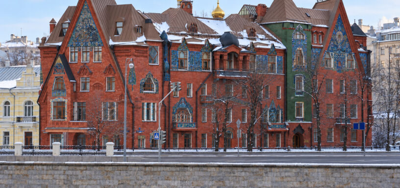 Дом Перцовой со стороны реки
