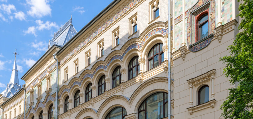 Верхняя часть фасада Саввинского подворья