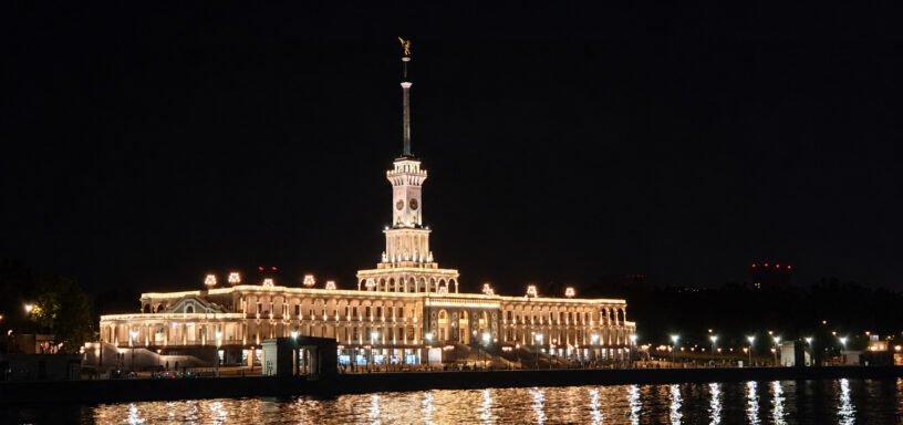 Северный речной вокзал вечером