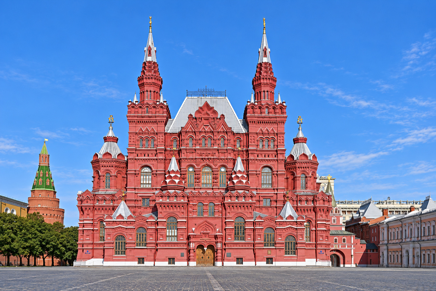Фасад Государственного исторического музея со стороны Красной площади