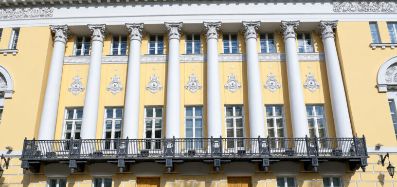Фасад усадьбы Луниных — здания Музея Востока