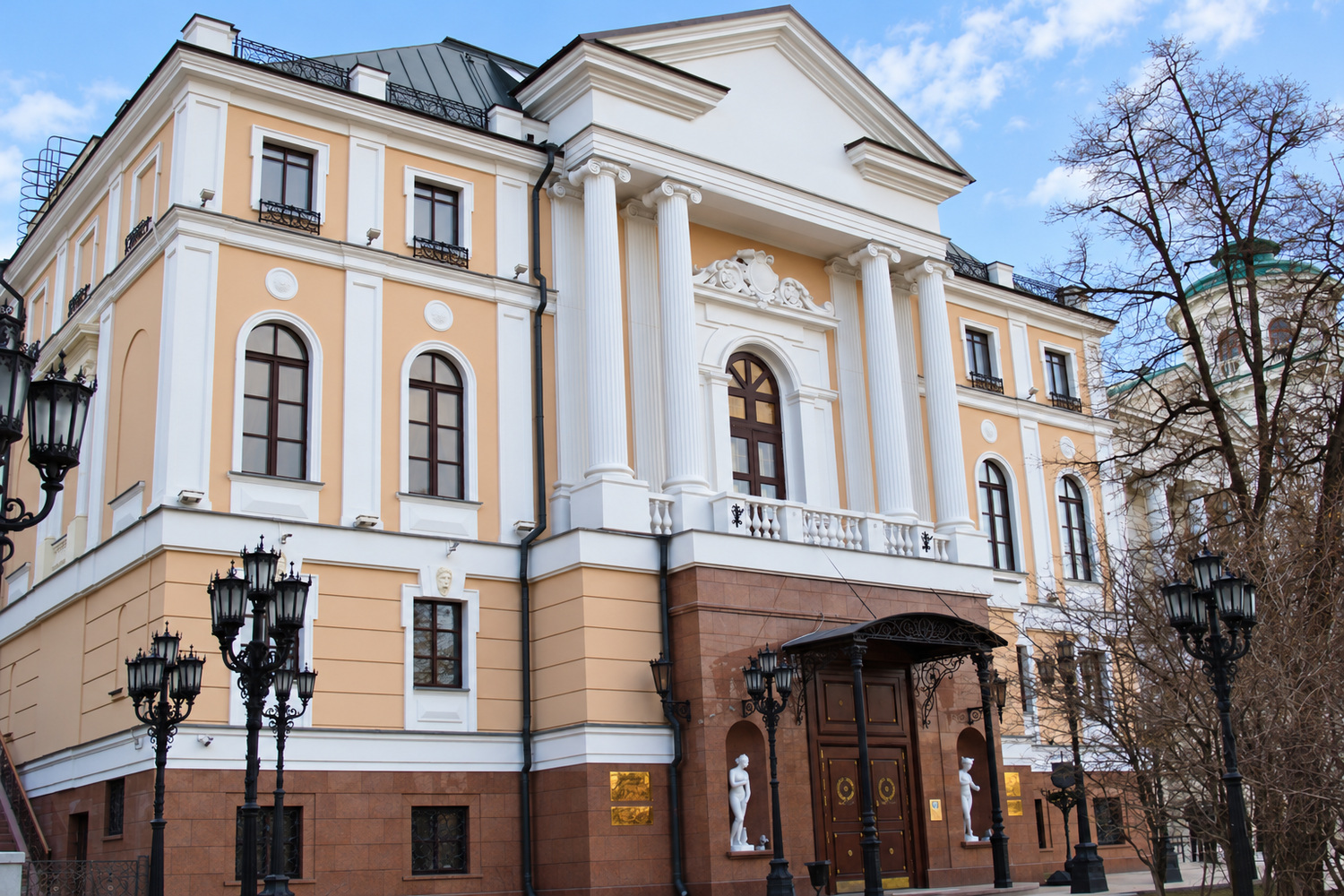 Галерея Александра Шилова на Знаменке