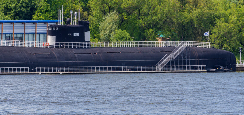 Музейная подводная лодка Б-396
