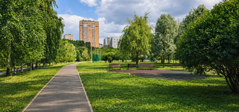 Зелёная территория в долине Яузы