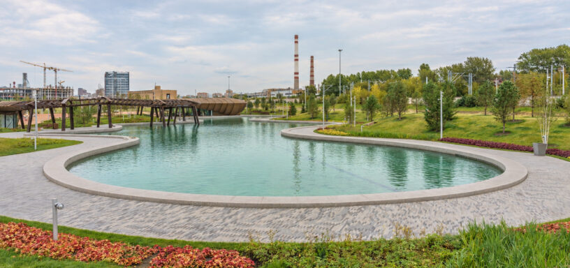 Водоём и пергола Тюфелевой рощи