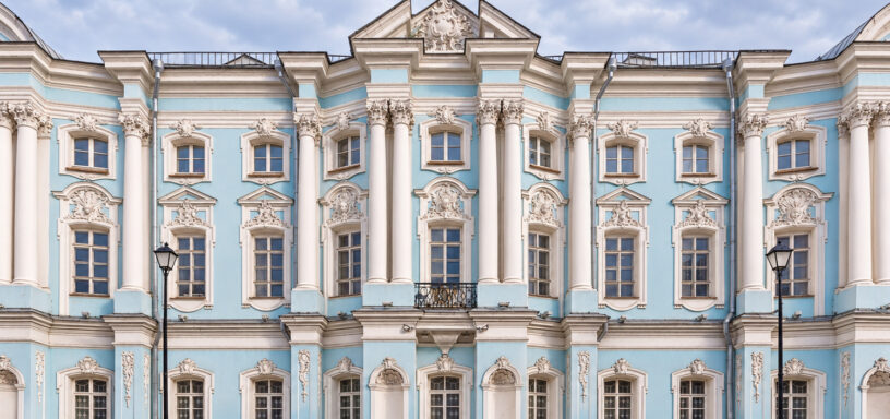 Дом Апраксиных — Трубецких: центральная часть фасада