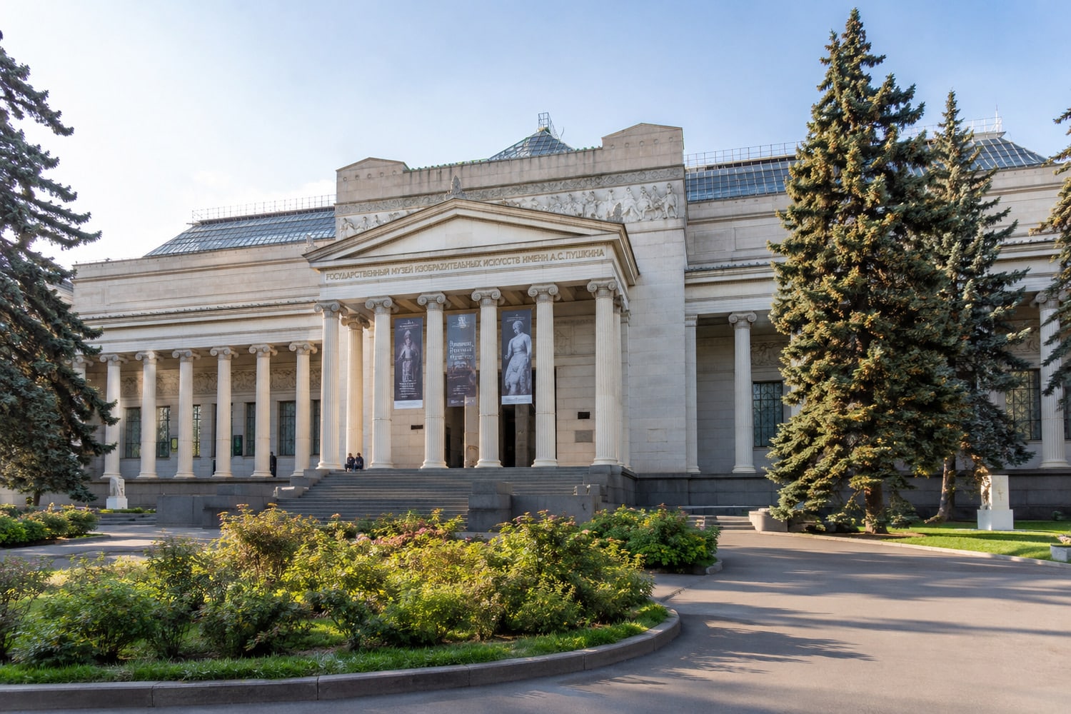 Главное здание Пушкинского музея