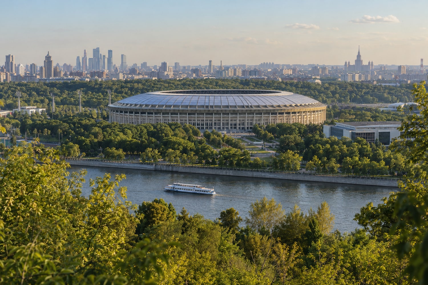 Панорама Москвы с Воробьёвых гор