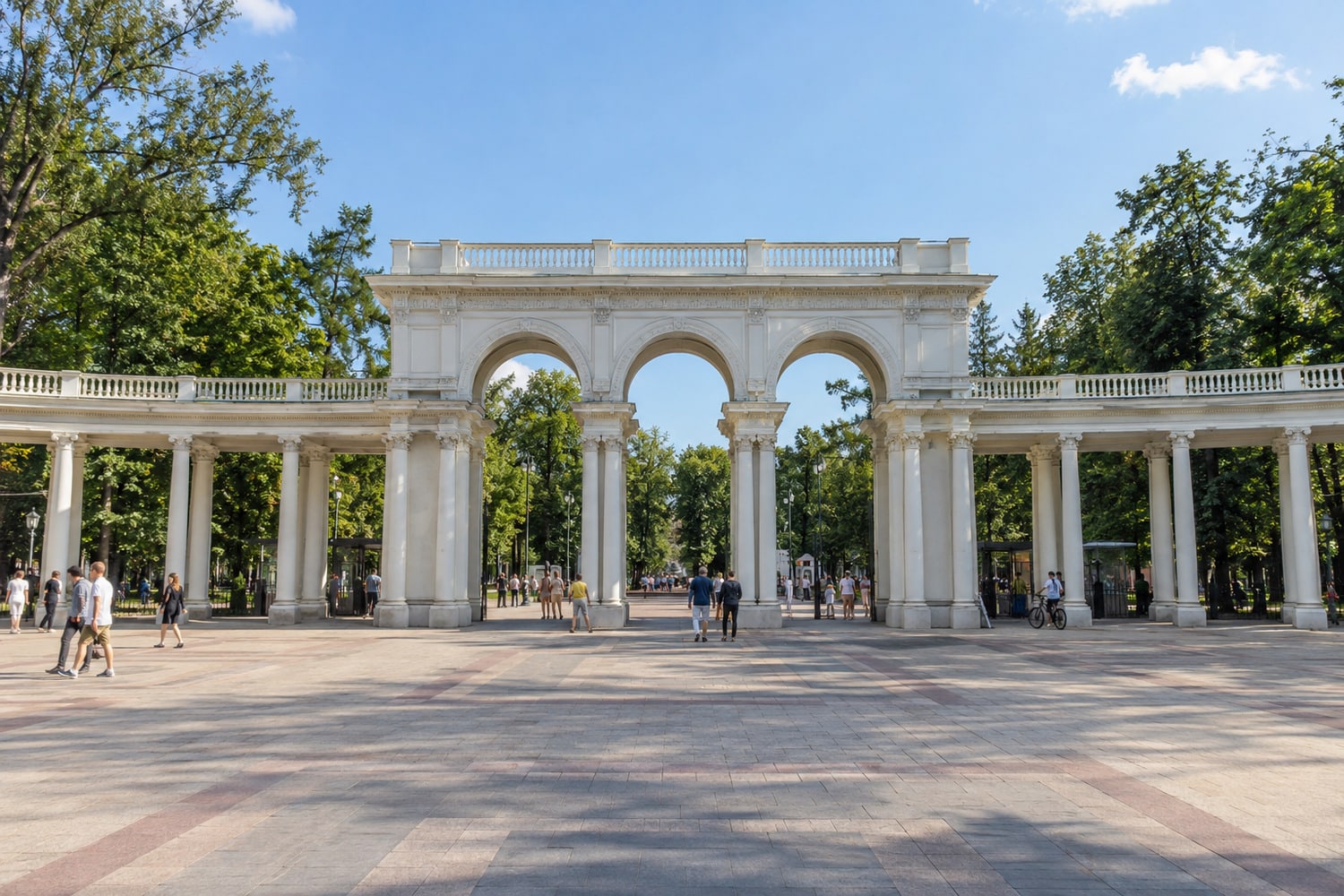 Вход в парк «Сокольники»