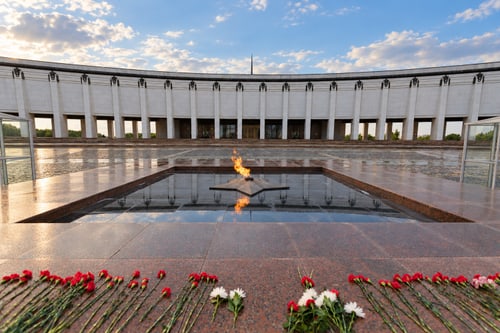 Мемориальное пространство с Вечным огнём