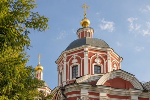 Купол храма у Никольской улицы