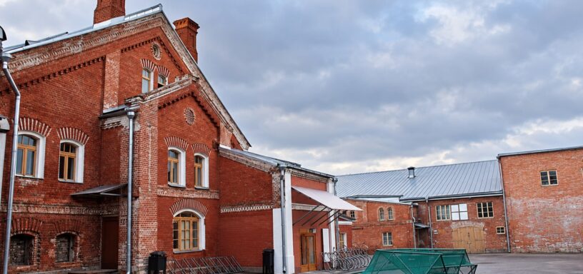 Двор центра «Винзавод»